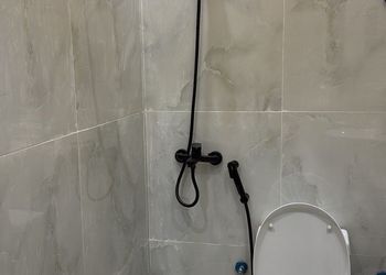 استديو هادئ بسرير ماستر