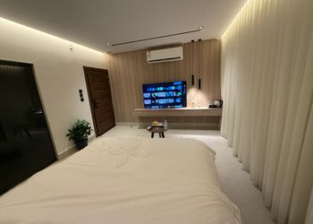 استديو بأثاث مريح وبسيط 