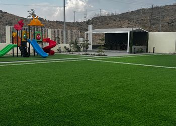 استراحة بجلسة وألعاب أطفال 
