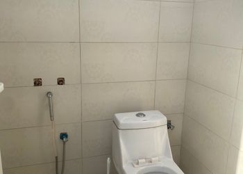 شاليه بجلسة خارجية ومسبح 