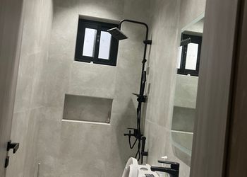 شقة بغرفة معيشة وغرفتين نوم 