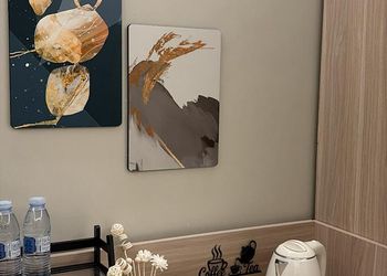 استديو بأثاث مريح وبسيط 