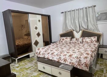 استراحة بجلسة خارجية وألعاب أطفال 