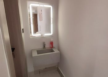 استديو بسرير ماستر وجلسة جانبية 
