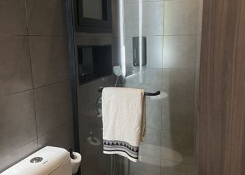 شقة بصالة انيقة وغرف نوم
