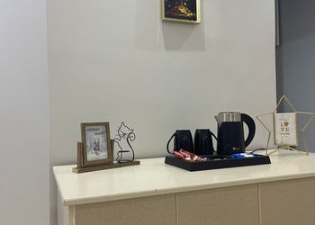 استديو بأثاث مريح وبسيط 