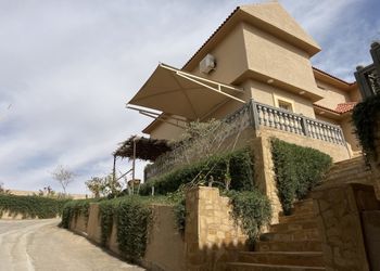 استراحة بجلسة خارجية و مسبح