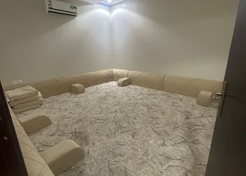 شاليه بمجلس ومسبح داخلي 
