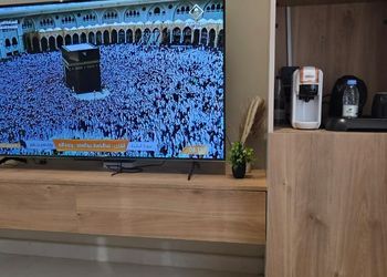 شقة بصالة أنيقة ودخول ذاتي