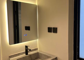 استديو بسرير ماستر وجلسة مريحة 