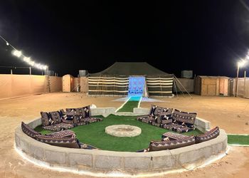 مخيم بخيمتين و بروجكتر 