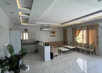 شاليه بألعاب أطفال وجلسة خارجية 