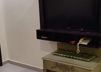 شقة بصالة جلوس وغرفة نوم 