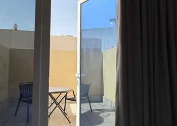 شقة بغرفتين نوم وصالة 