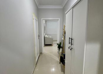 استديو هادئ بدخول ذاتي 