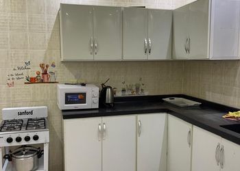 شقة بغرفة معيشة وغرفتين نوم 