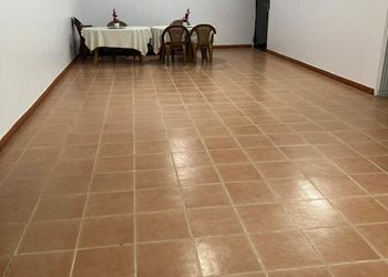 استراحة بمجالس واسعة ومسطح اخضر 