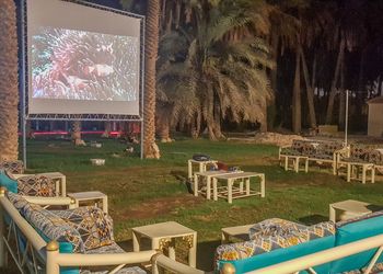 مزرعة بجلسة خارجية+ بروجكتر