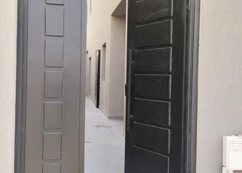 شقة بصالة انيقة ودخول ذاتي