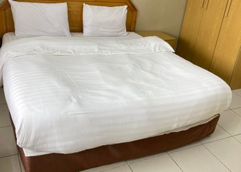 استديو بسرير ماستر وجلسة جانبية 