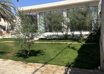 استراحة بمسبح خارجي وجلسة خارجية