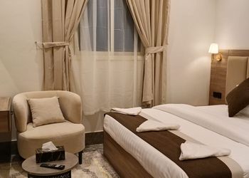 استديو بسرير ماستر وجلسة جانبية