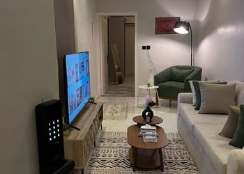 شقة بدخول ذاتي وتصميم أنيق 