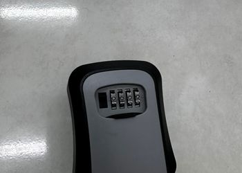شقة بصالة جلوس وغرفتين نوم 