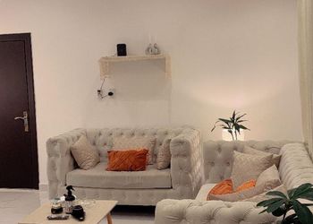 استديو بسرير ماستر وجلسة مريحة 