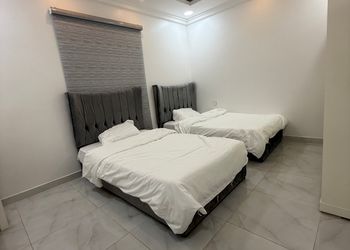 دور بمجلس واربع غرف نوم 