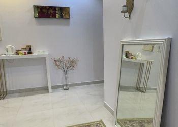 شقة هادئة بغرفتين نوم وصالة 