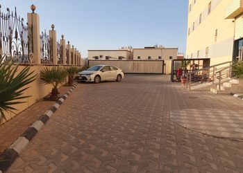 استديو بسرير ماستر وجلسة جانبية 