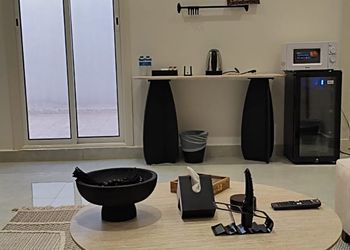 شقة بغرفة معيشة وغرفتين نوم 