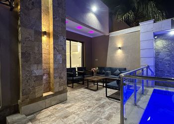 شاليه بمسبح خارجي وألعاب اطفال 