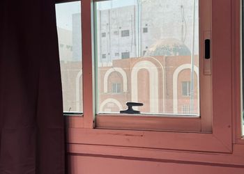 شقة بغرفة جلوس وغرفتين نوم 