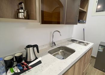 استديو بسرير ماستر وجلسة 