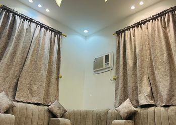 شاليه بمسطح اخضر وجلسة خارجية 