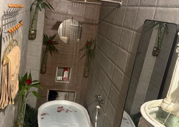 استديو بأثاث مريح وبسيط 