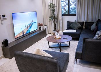 شقة ثلاث غرف نوم بدخول ذكي 