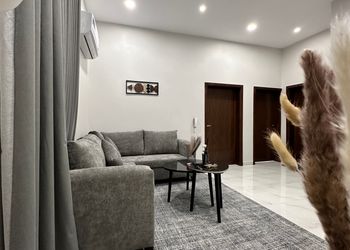 شقة بغرفتين نوم وصالة