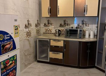 شاليه بجلسة خارجية و مسطح اخضر