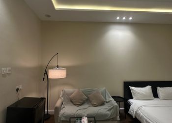 استديو بأثاث مريح وبسيط 