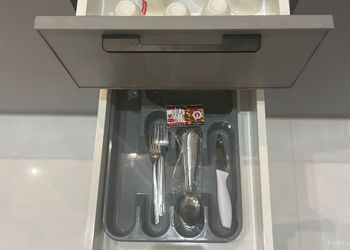 شقة بصالة جلوس وغرفتين نوم