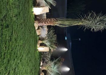 استراحة بجلسة خارجية ومسطح اخضر