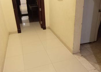 غرفة بسرير ماستر