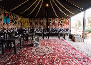 مزرعة بمسطح اخضر وجلسات خارجية 