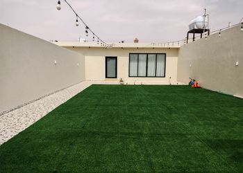 شاليه بجلسة خارجية ومجلس