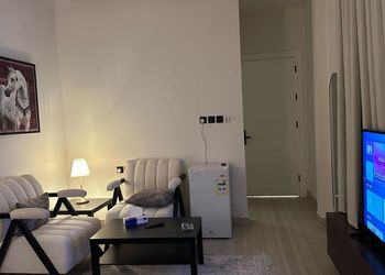 استديو بسرير ماستر وجلسة جانبية