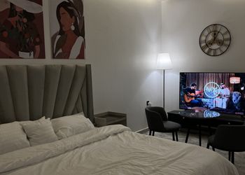 استديو هادئ بسرير ماستر
