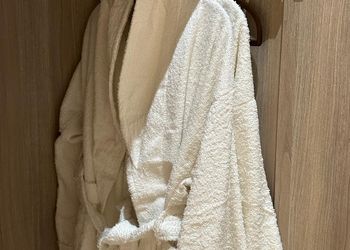 استديو بسرير ماستر  وجلسة جانبية